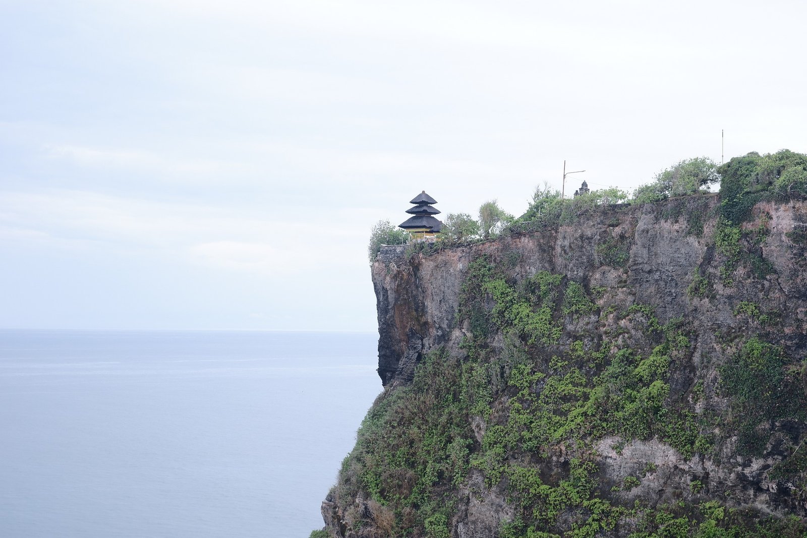 Pourquoi Visiter le Temple d’Uluwatu (Pura Luhur) à Bali